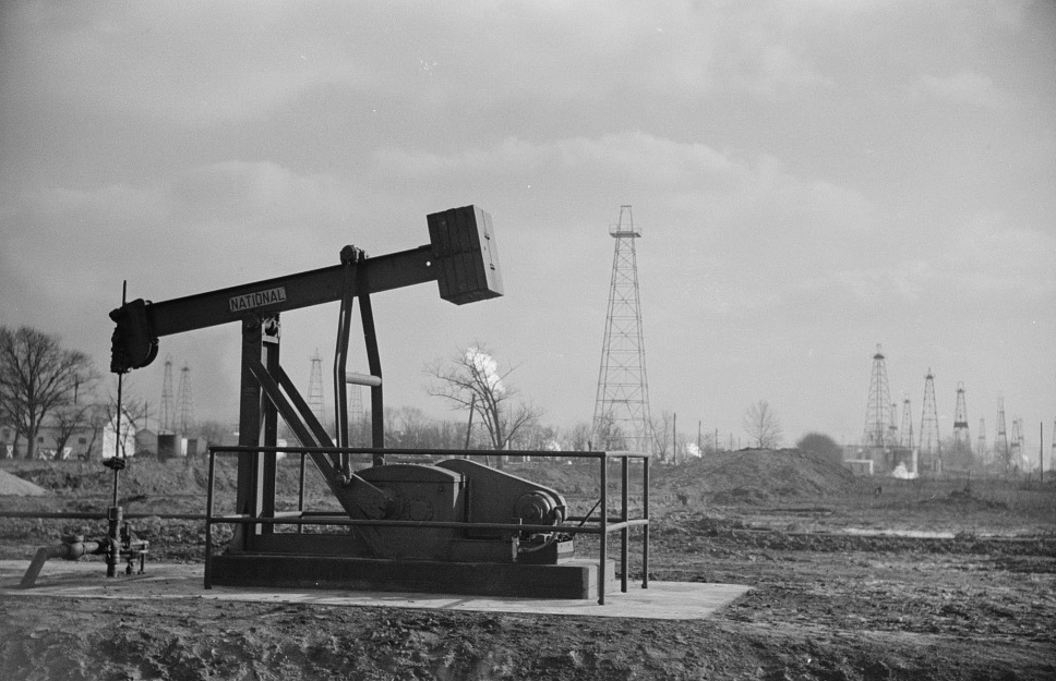 Campo de petróleo no condado de Marion, Illinois (1940). Arthur Rothstein / Biblioteca do Congresso dos EUA