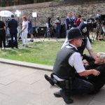 Manifestantes contra o Brexit são detidos a pedido do governo. Parlamento se reúne em College Green em 28 de agosto de 2019 em Londres, Inglaterra. JORAS / Getty